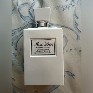 Miss Dior -MOISTURIZING BODY MILK